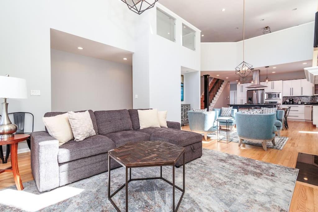 Apartment Eclectic Stylish And Cozy Milwaukee