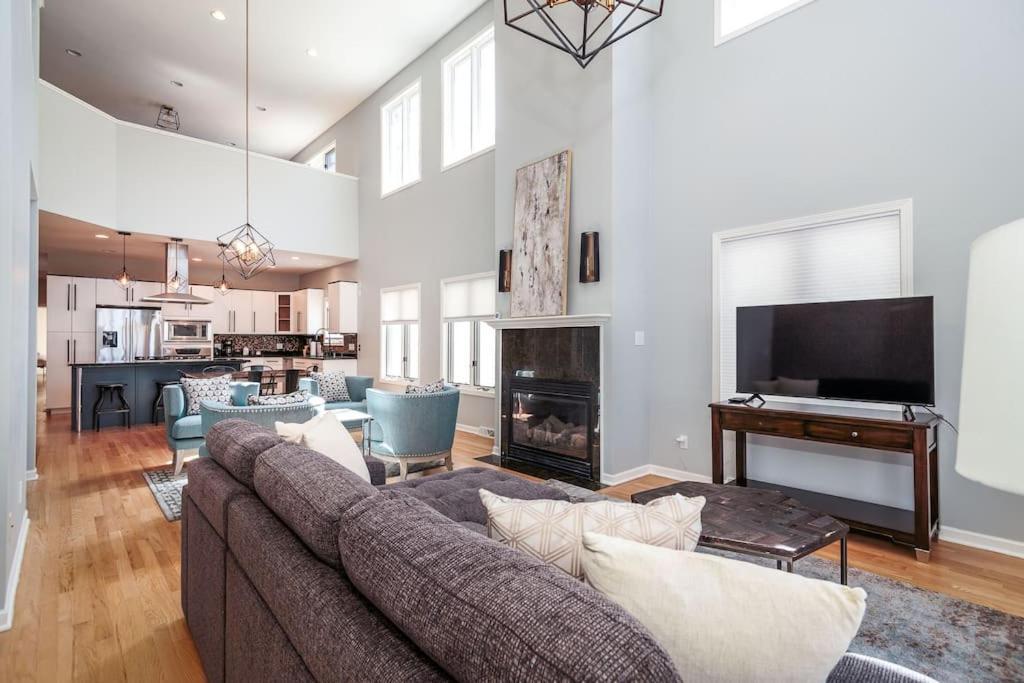 Apartment Eclectic Stylish And Cozy