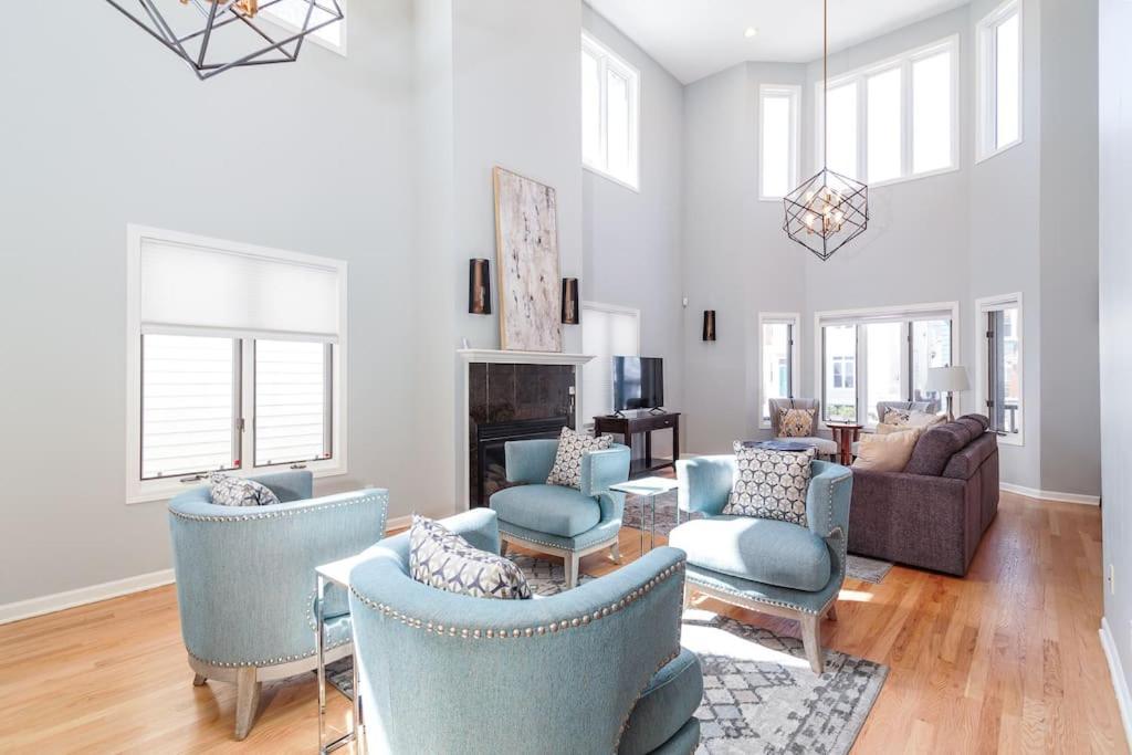 Eclectic Stylish And Cozy Apartment Milwaukee