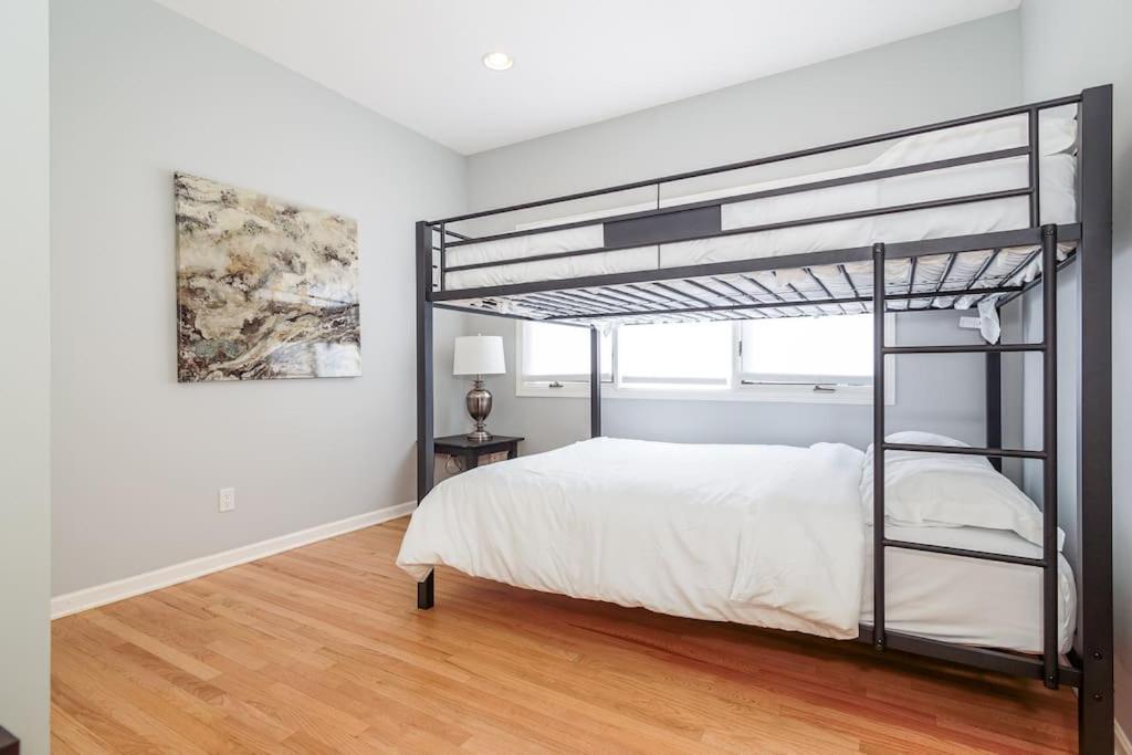 Apartment Eclectic Stylish And Cozy Milwaukee