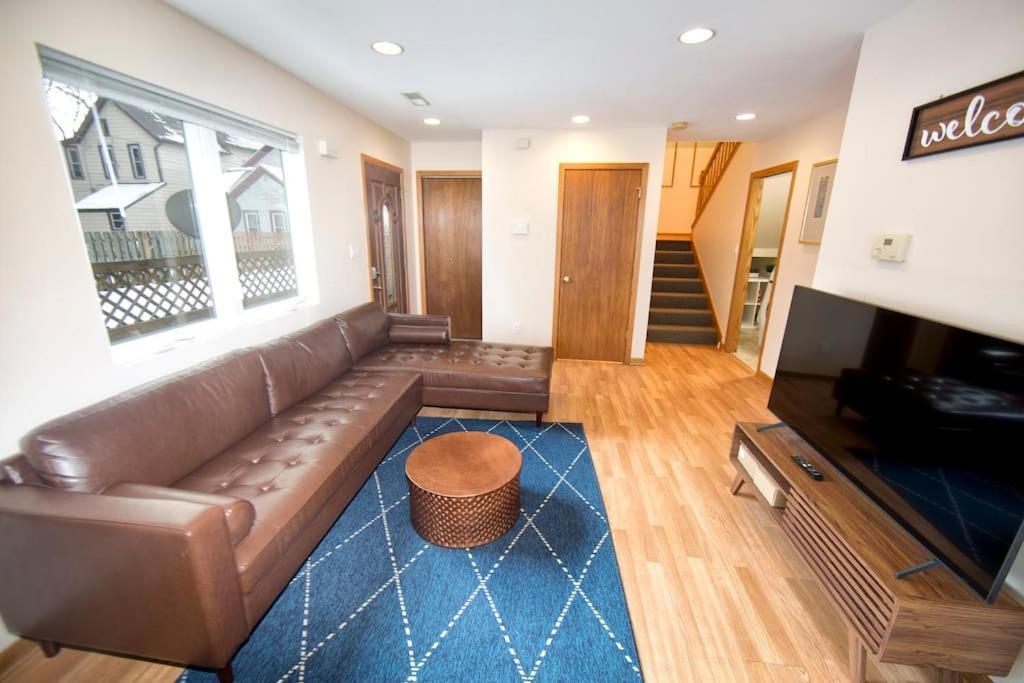 Apartment Eclectic Stylish And Cozy