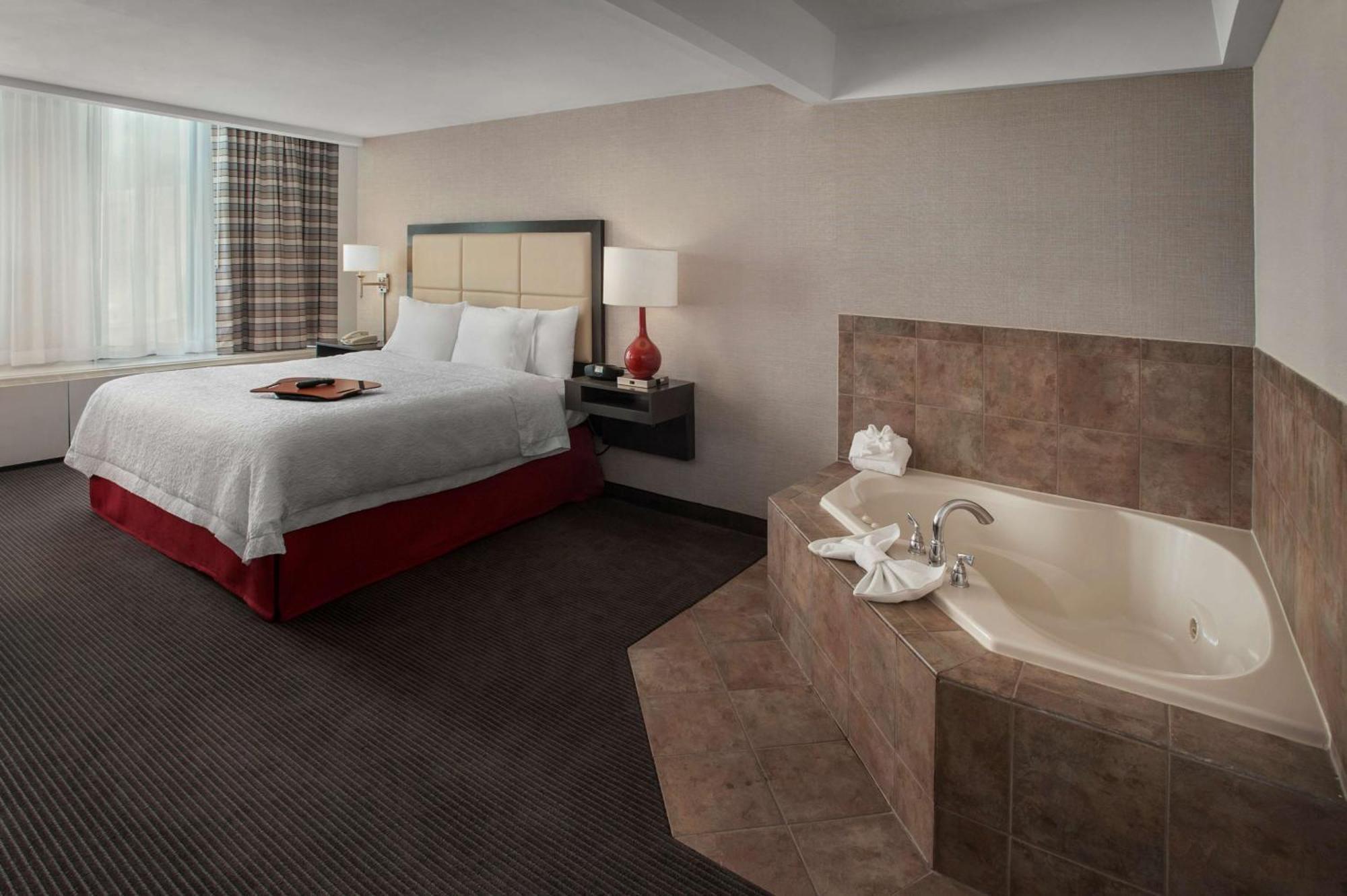 Hampton & Downtown 3* Milwaukee