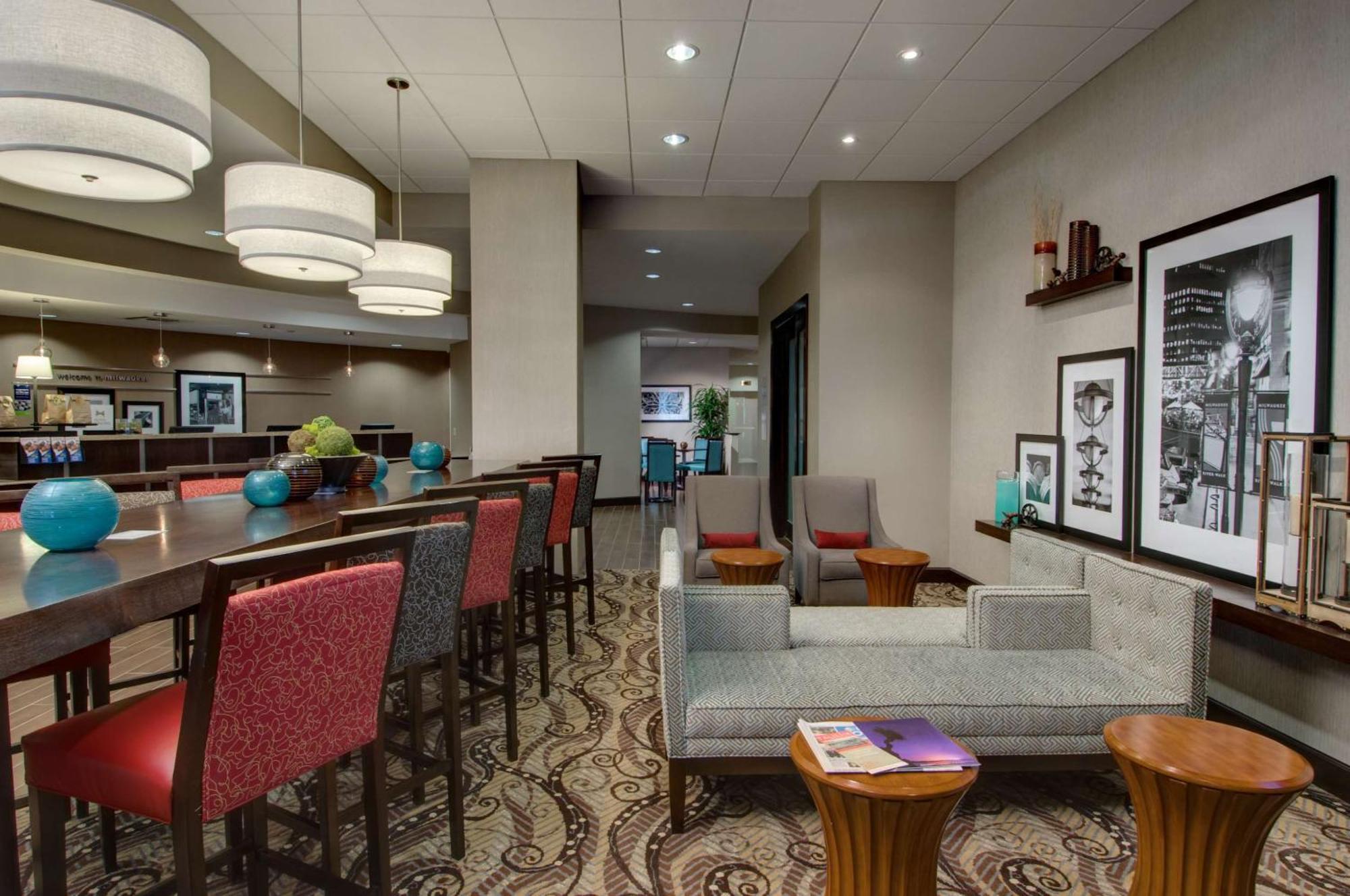 Hampton & Downtown Hotel Milwaukee