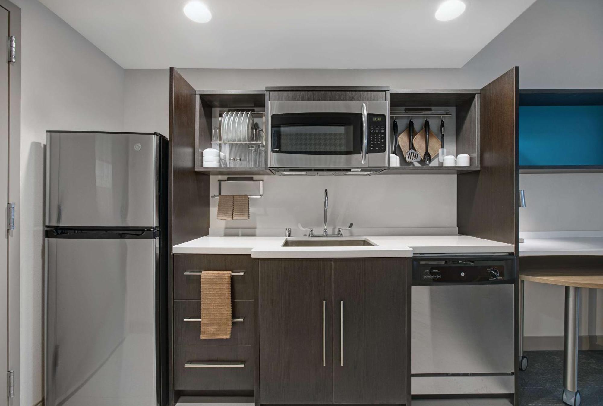 Home2 By Hilton Downtown Hotel 3*