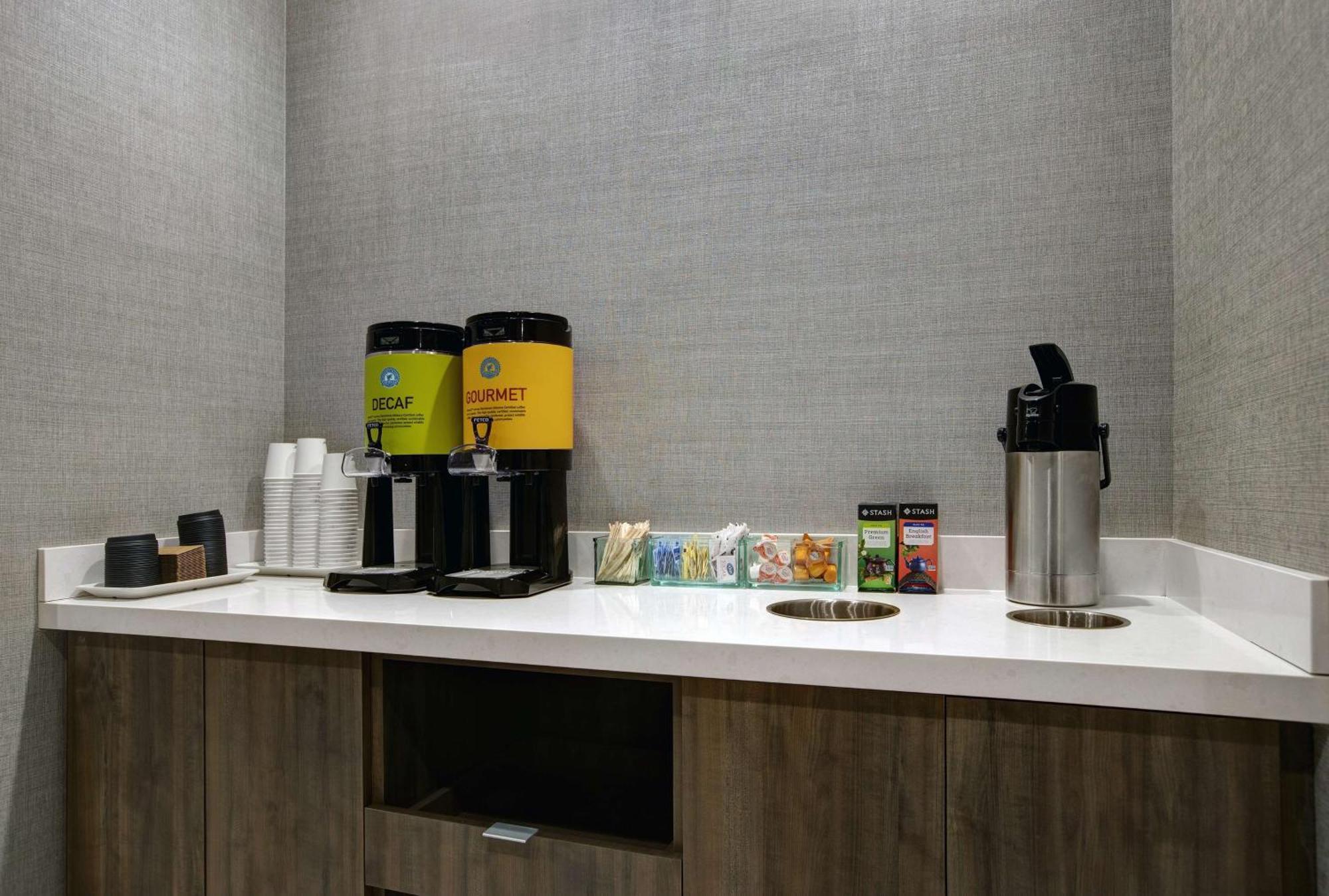 Home2 By Hilton Downtown 3*