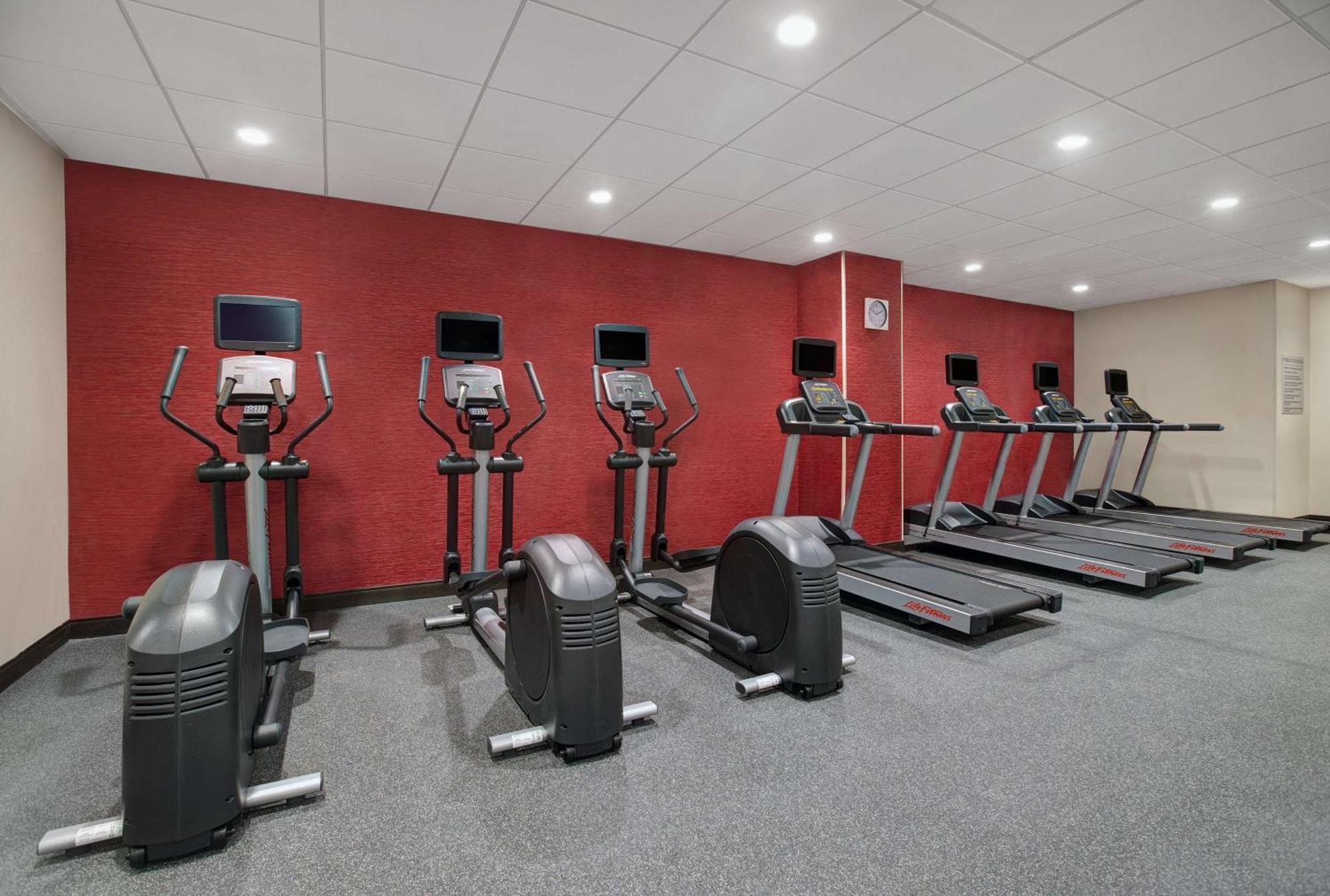 Hotel Home2 By Hilton Downtown 3*