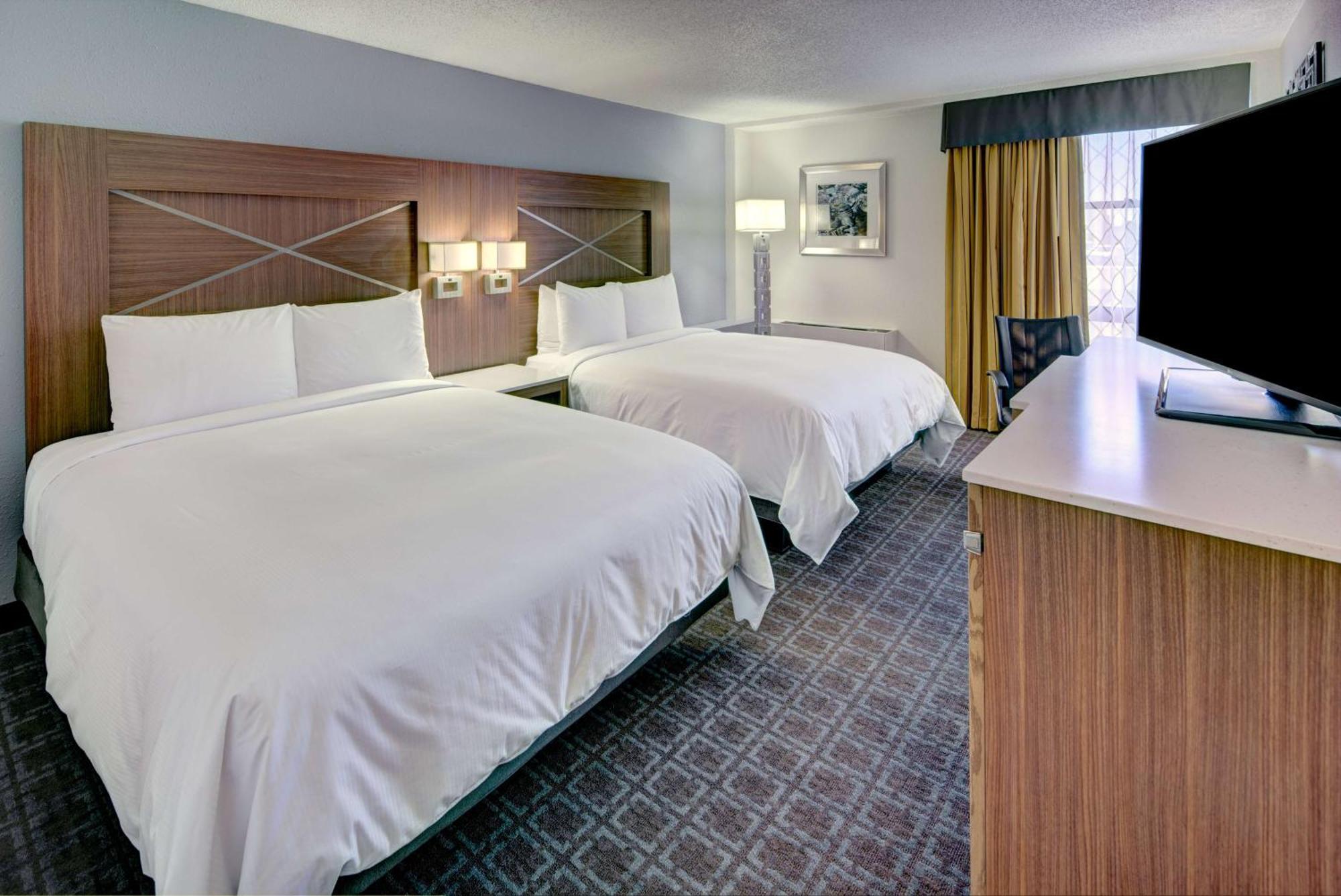 Doubletree By Hilton Downtown Hotel Milwaukee