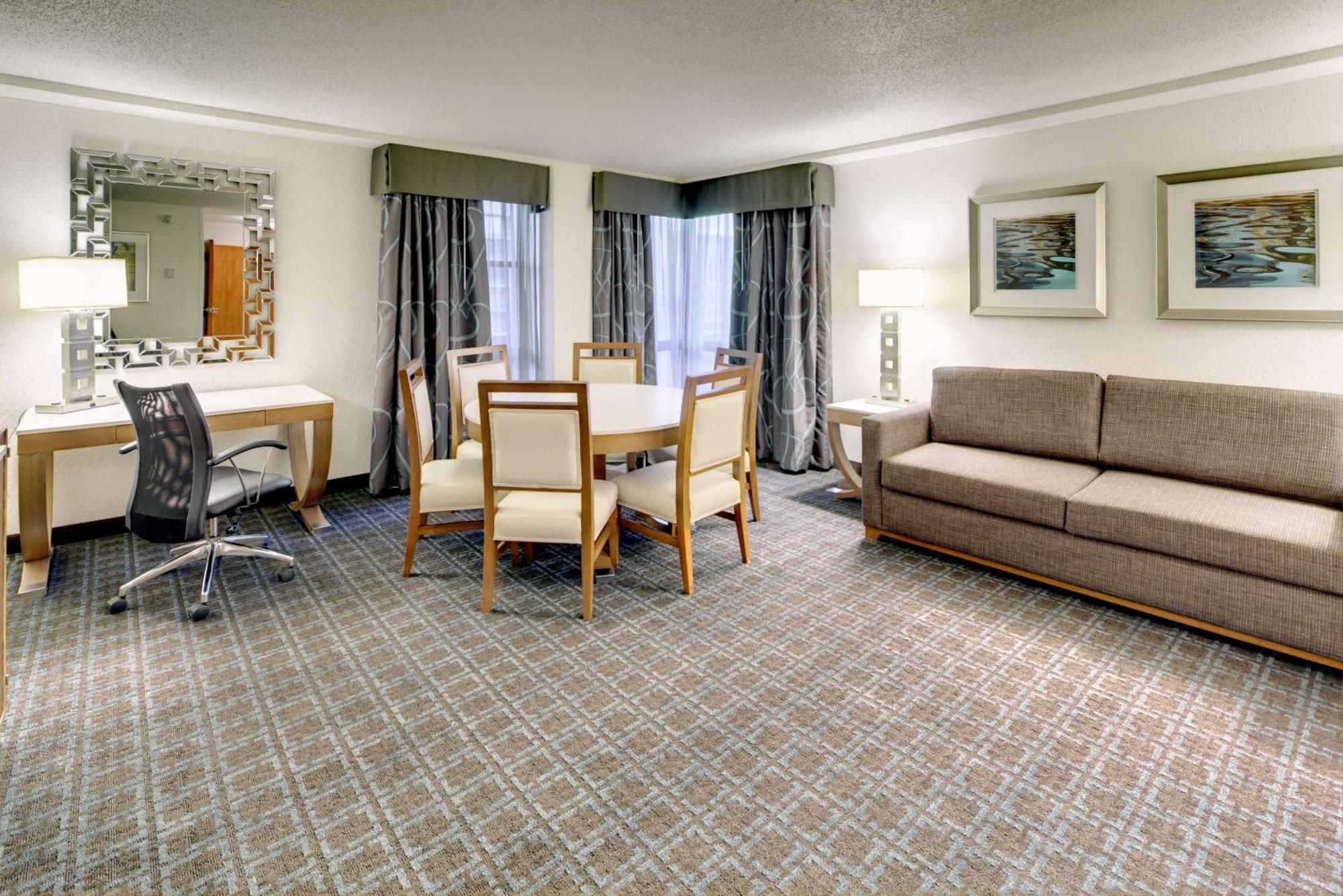 Doubletree By Hilton Downtown 4*