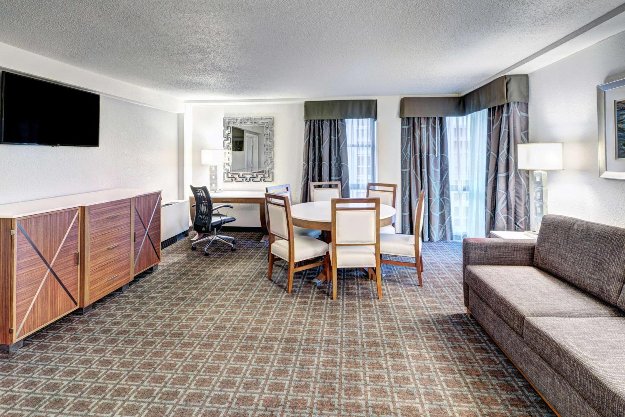 Doubletree By Hilton Downtown 4*