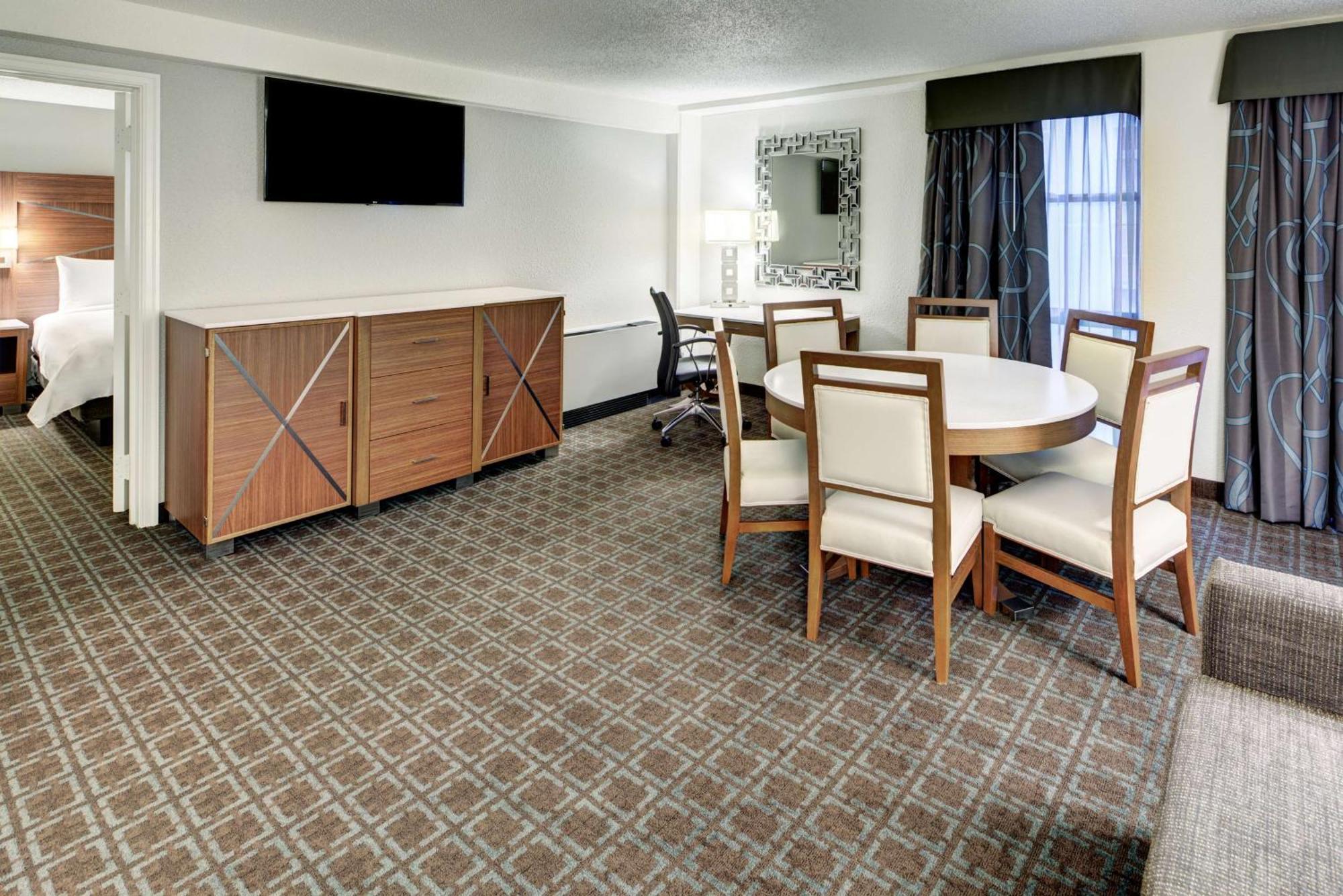 Hotel Doubletree By Hilton Downtown Milwaukee