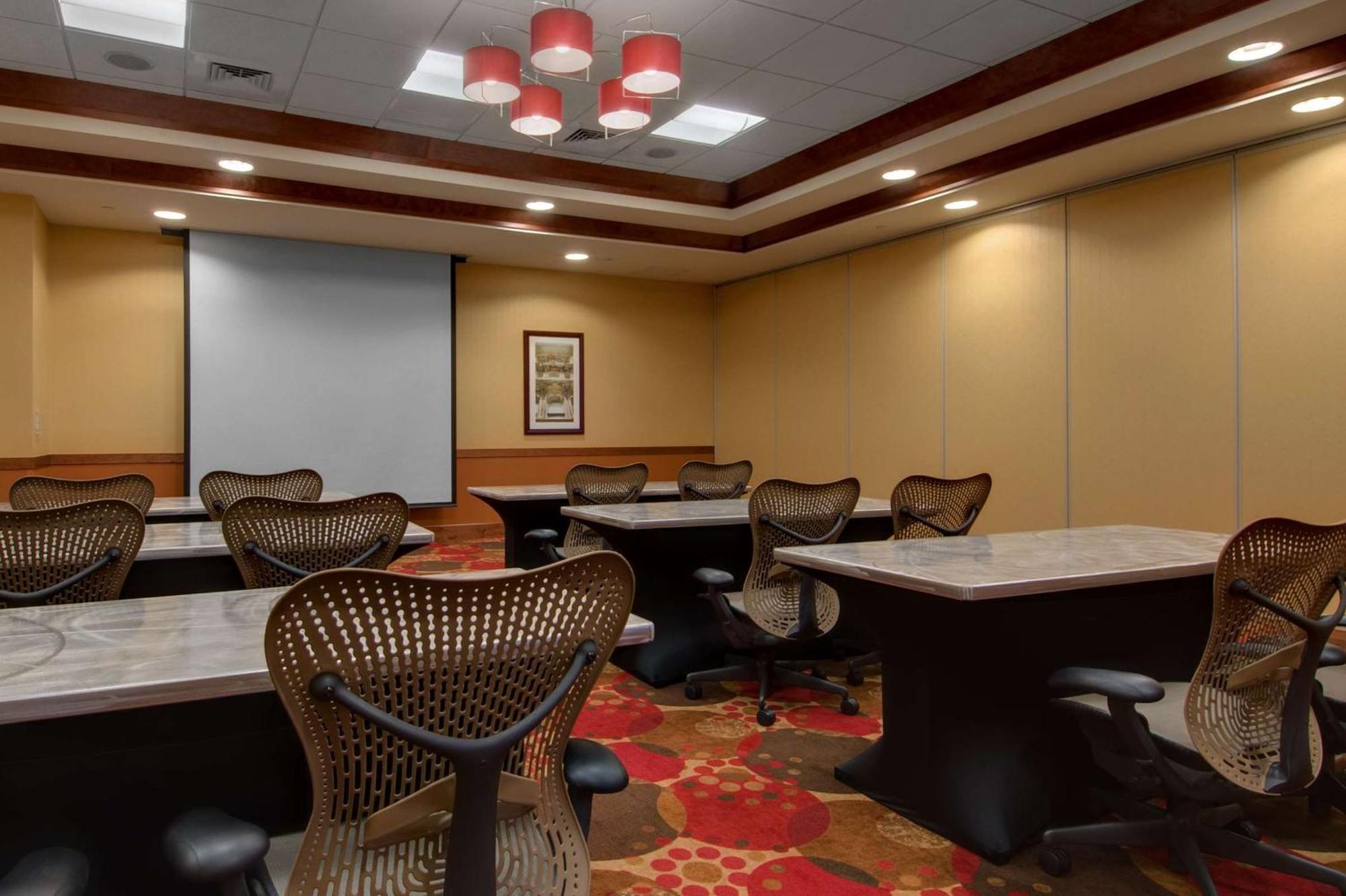 Hilton Garden Airport 3* Milwaukee