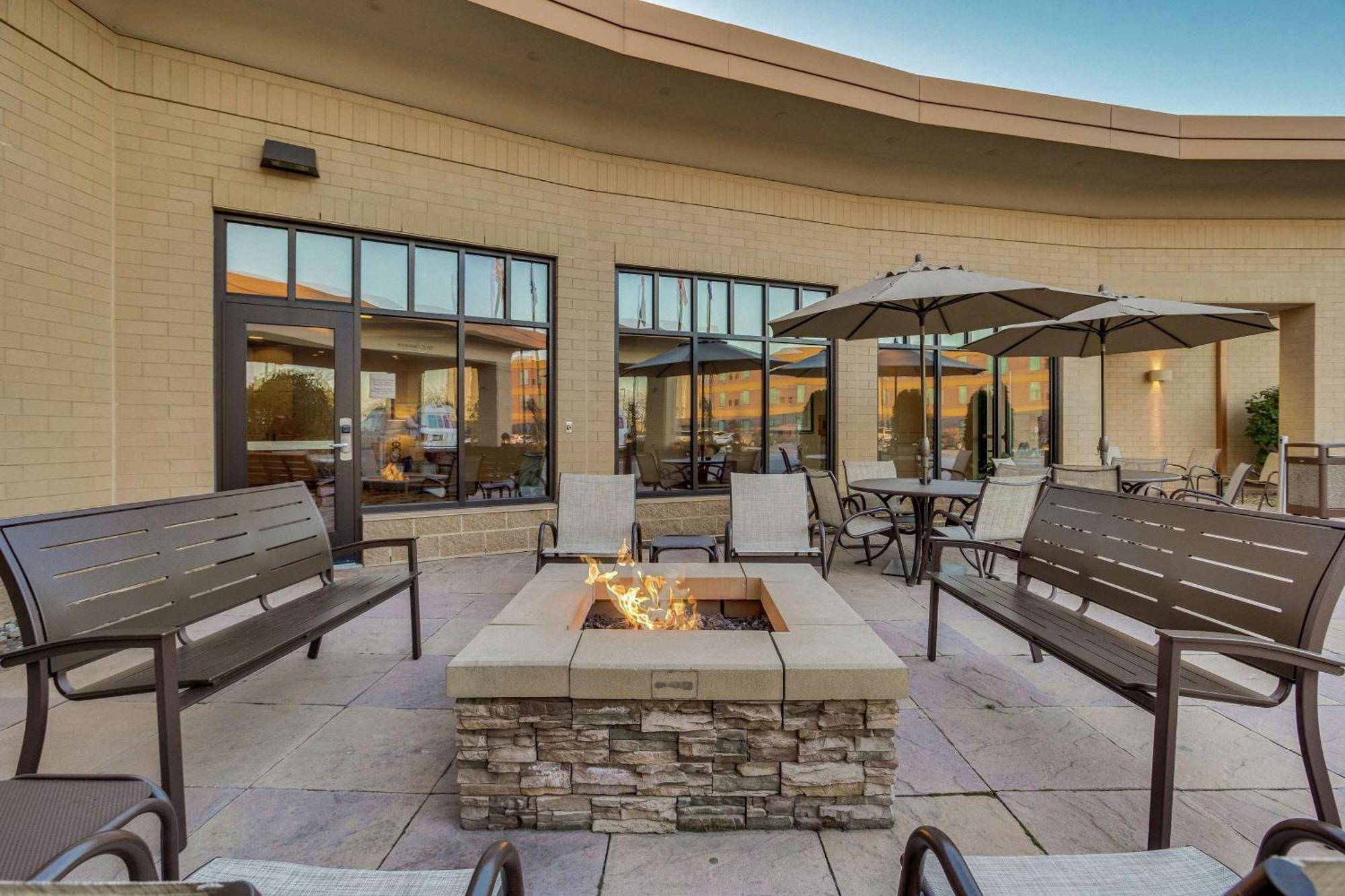 Hilton Garden Airport Hotel Milwaukee