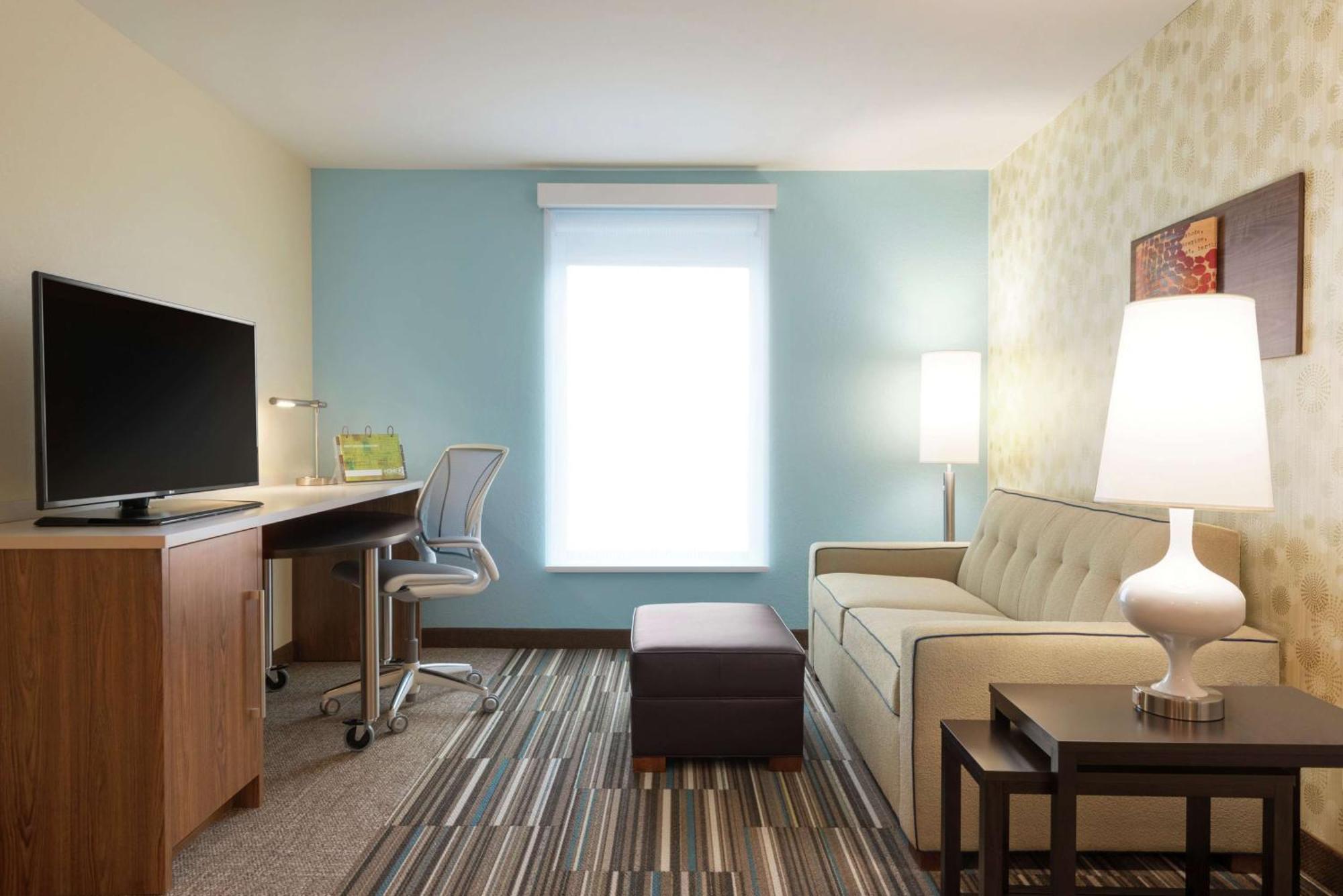 Home2 By Hilton Airport 3*
