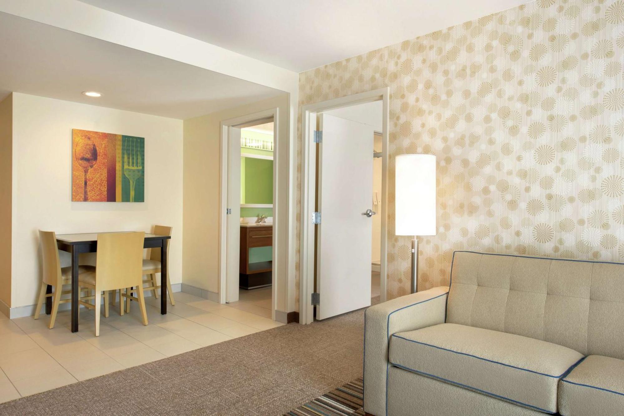 Home2 By Hilton Airport 3*