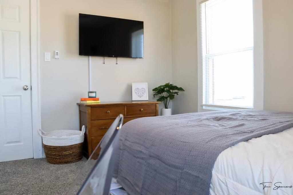 Chic & Spacious Fully Equipped 2bd W/parking