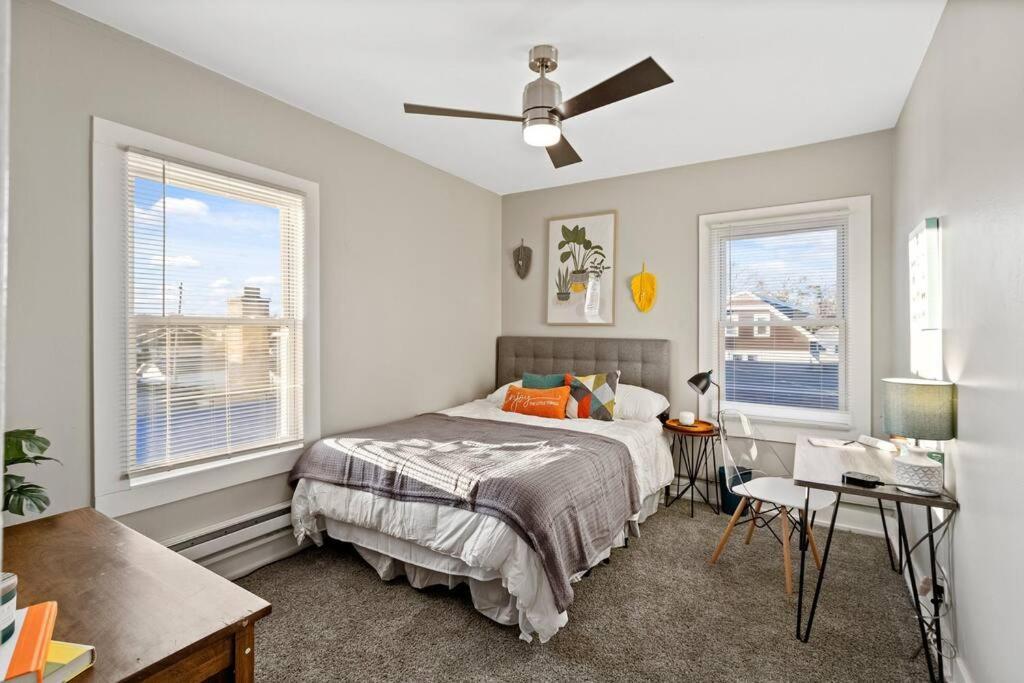 Chic & Spacious Fully Equipped 2bd W/parking Apartment Milwaukee