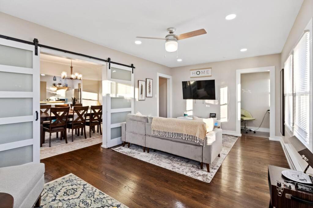 Chic & Spacious Fully Equipped 2bd W/parking Milwaukee