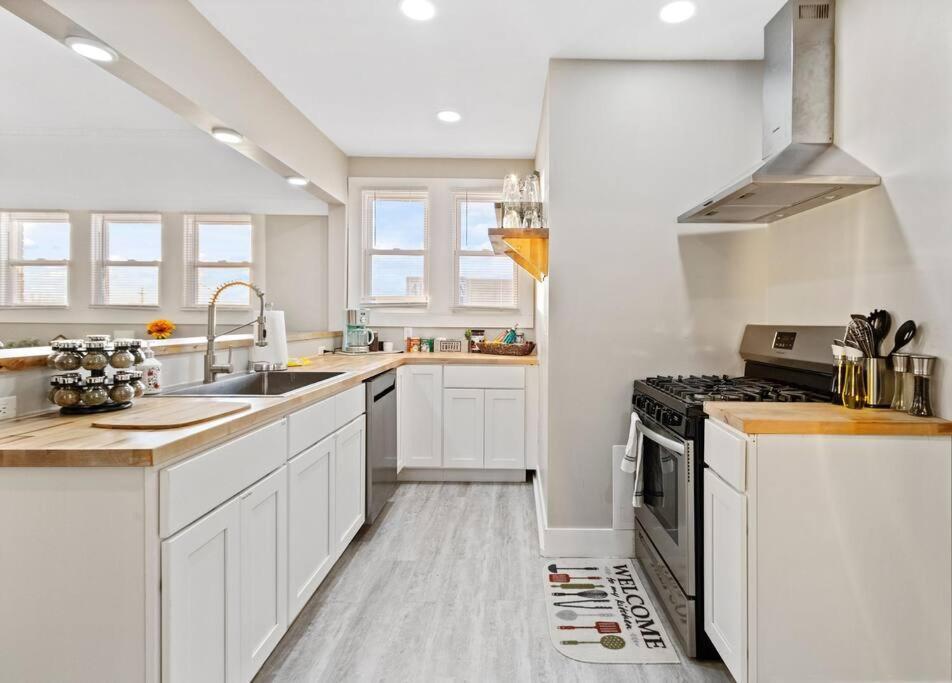 Chic & Spacious Fully Equipped 2bd W/parking Apartment