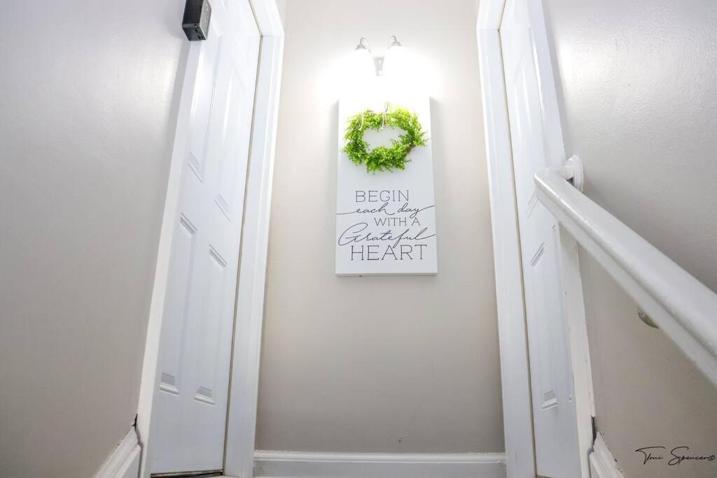 Chic & Spacious Fully Equipped 2bd W/parking Apartment *