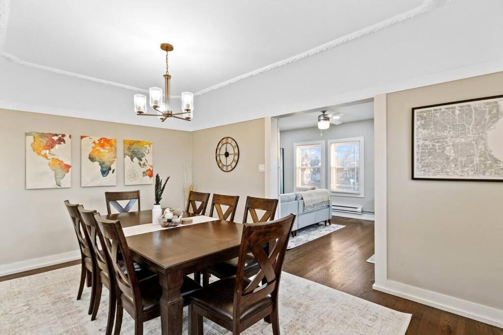 Chic & Spacious Fully Equipped 2bd W/parking Apartment *