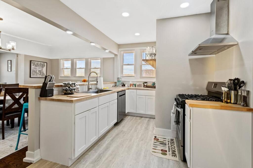 Chic & Spacious Fully Equipped 2bd W/parking