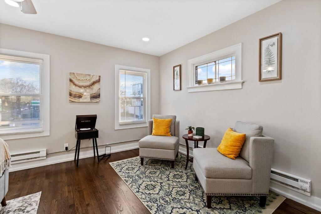 Chic & Spacious Fully Equipped 2bd W/parking * Milwaukee