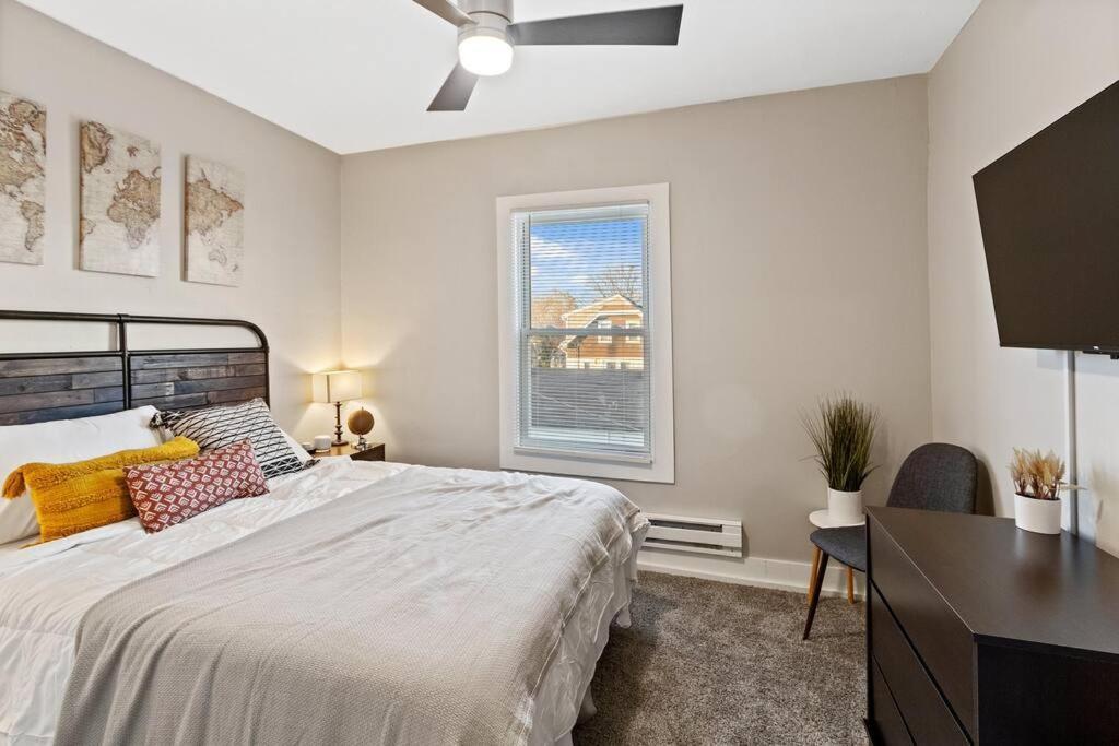 Chic & Spacious Fully Equipped 2bd W/parking Apartment Milwaukee