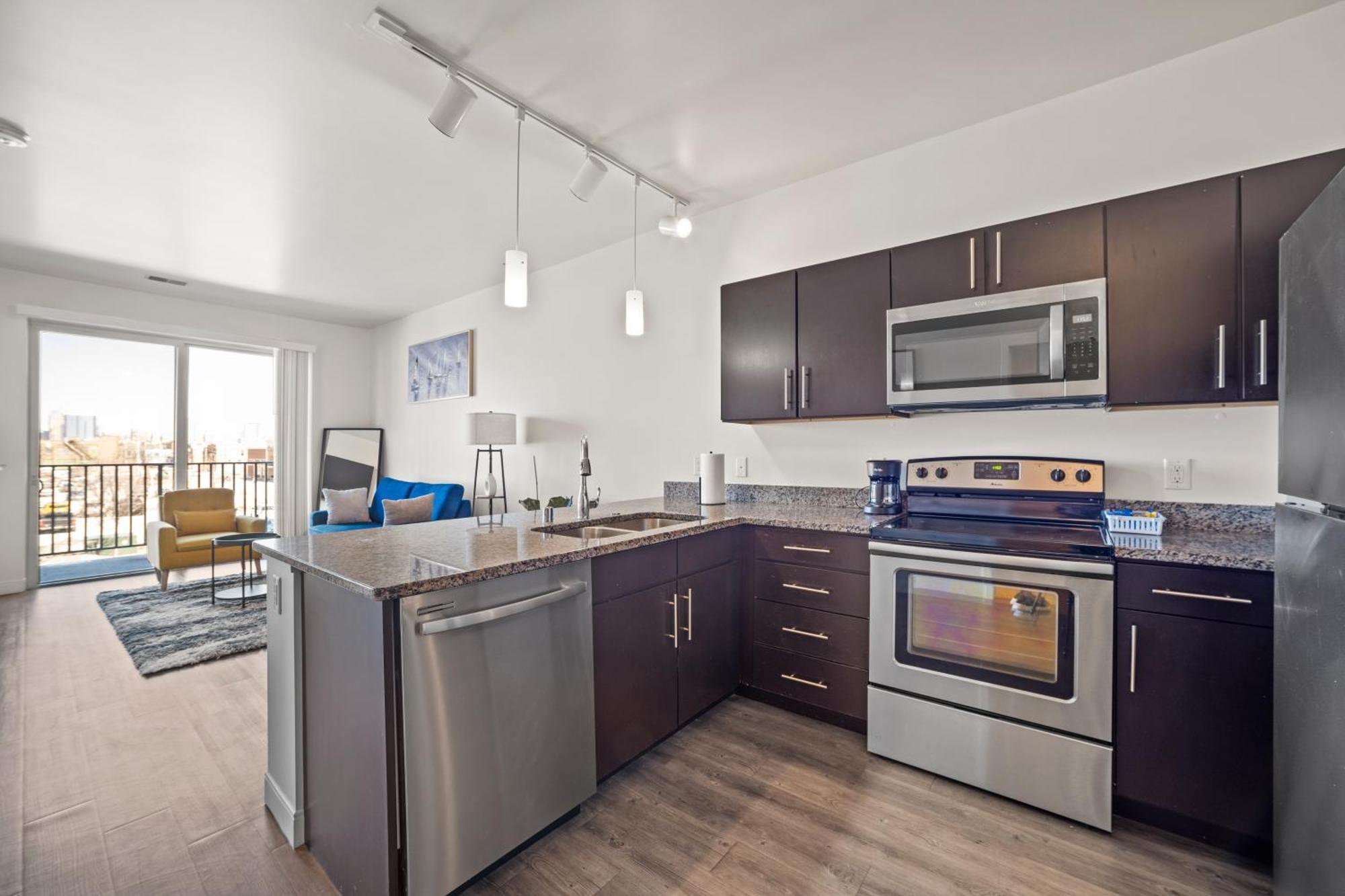 Riverside Plaza Blue Apartment *