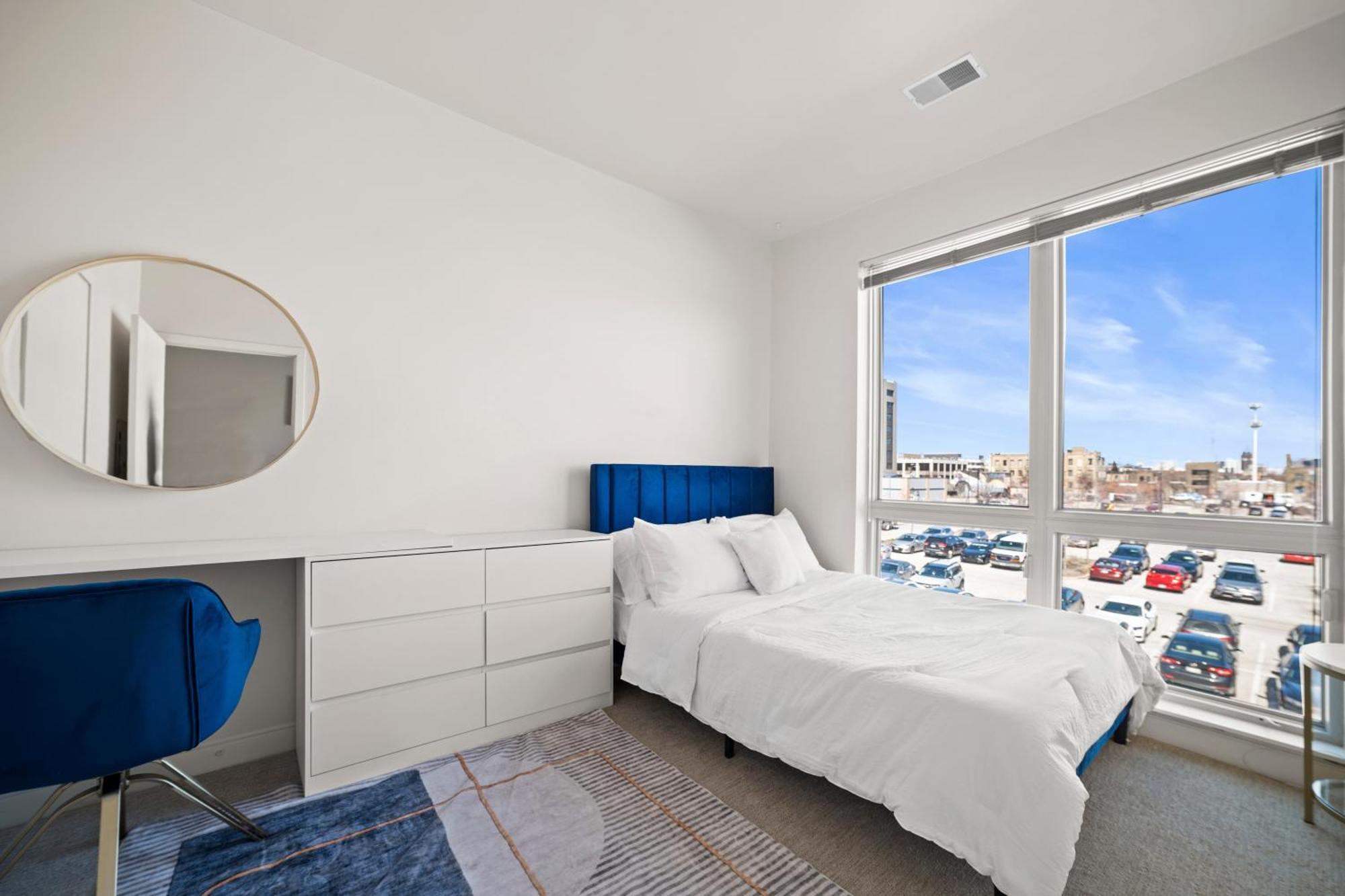 Riverside Plaza Blue Apartment *