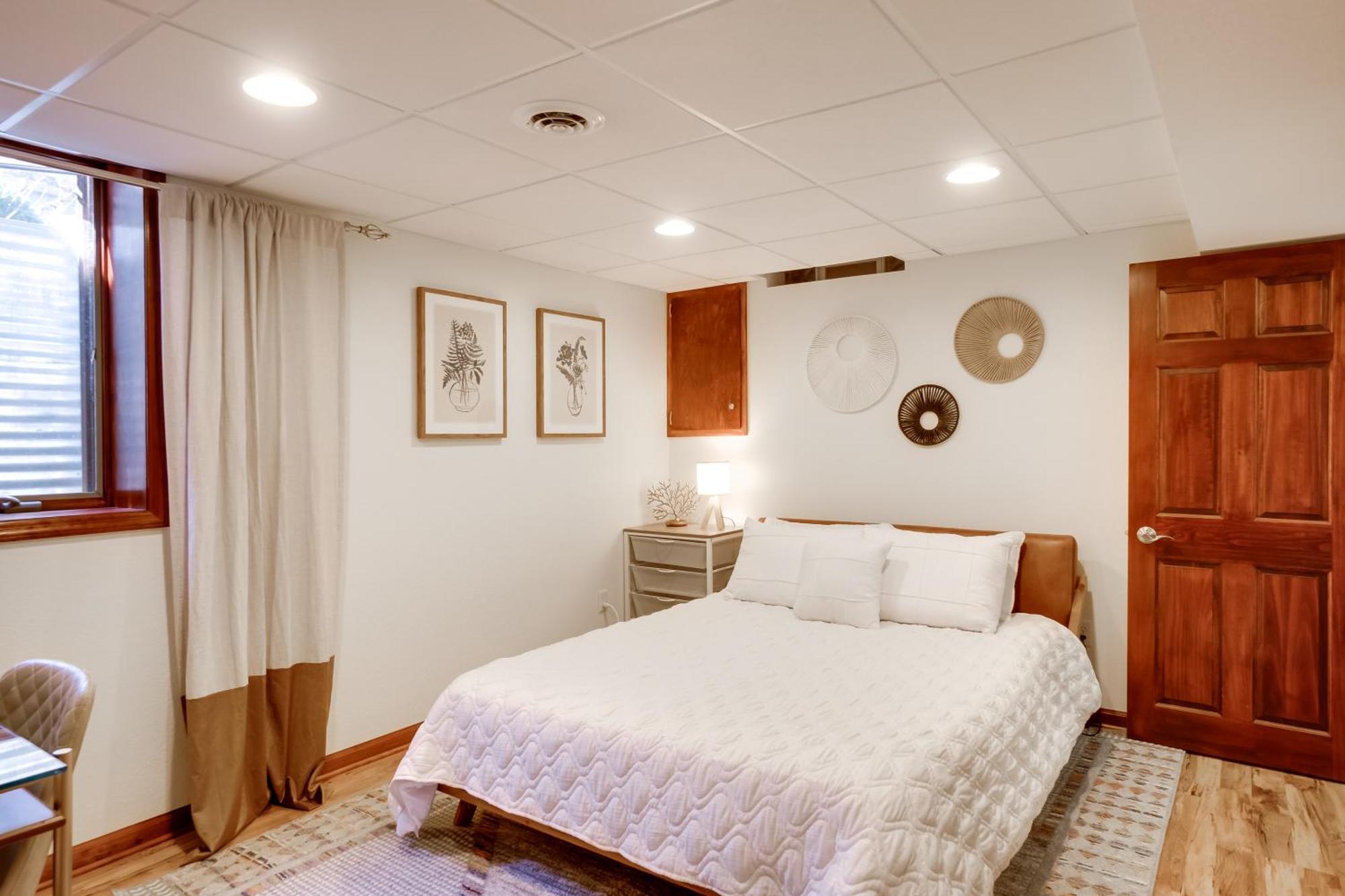 Cozy With Deck, 2 Mi To Airport! Milwaukee