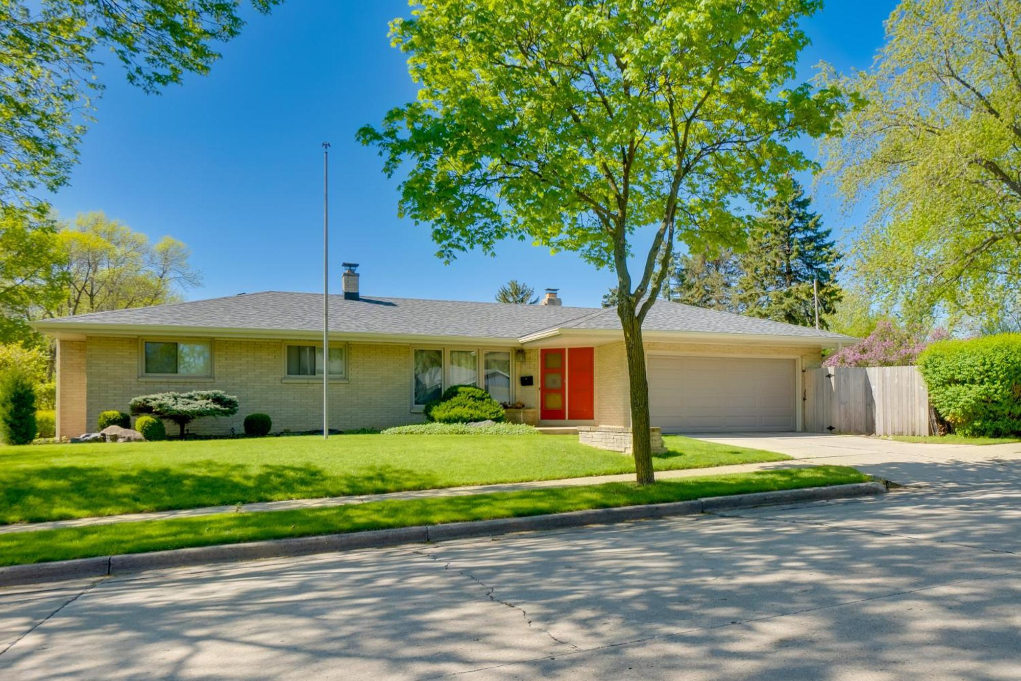 Apartment Cozy With Deck, 2 Mi To Airport! Milwaukee