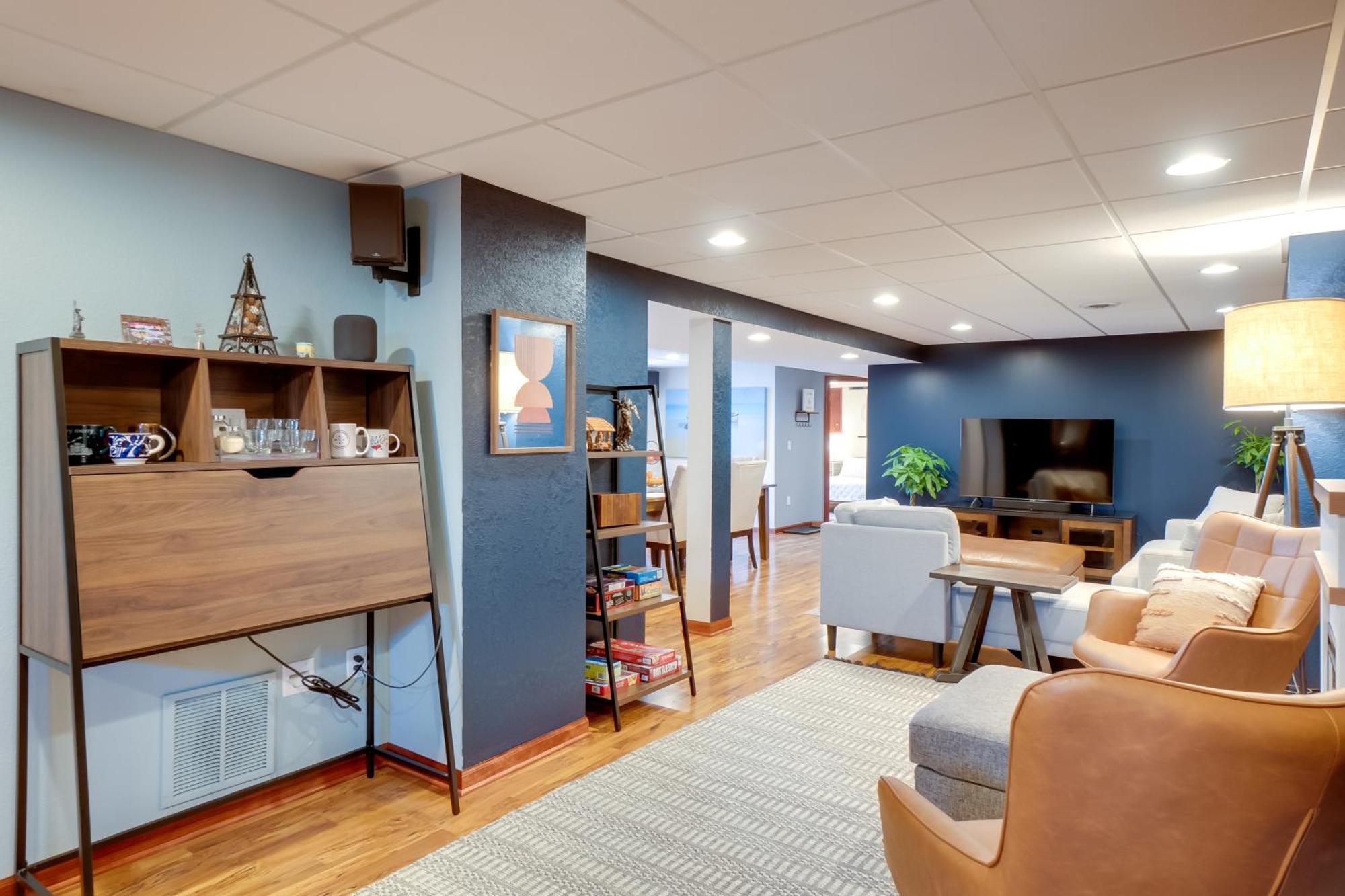 Apartment Cozy With Deck, 2 Mi To Airport! Milwaukee