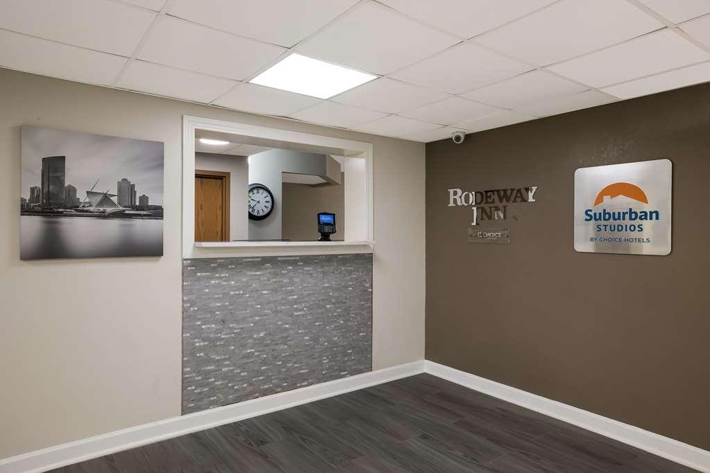 Suburban Airport Hotel *