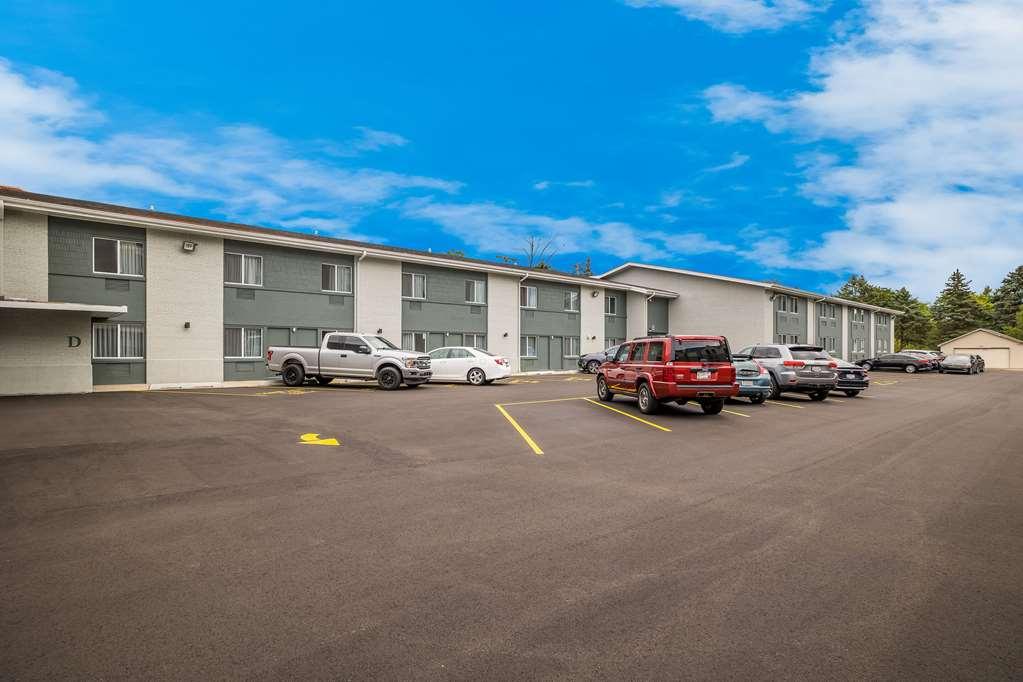 Hotel Suburban Airport Milwaukee
