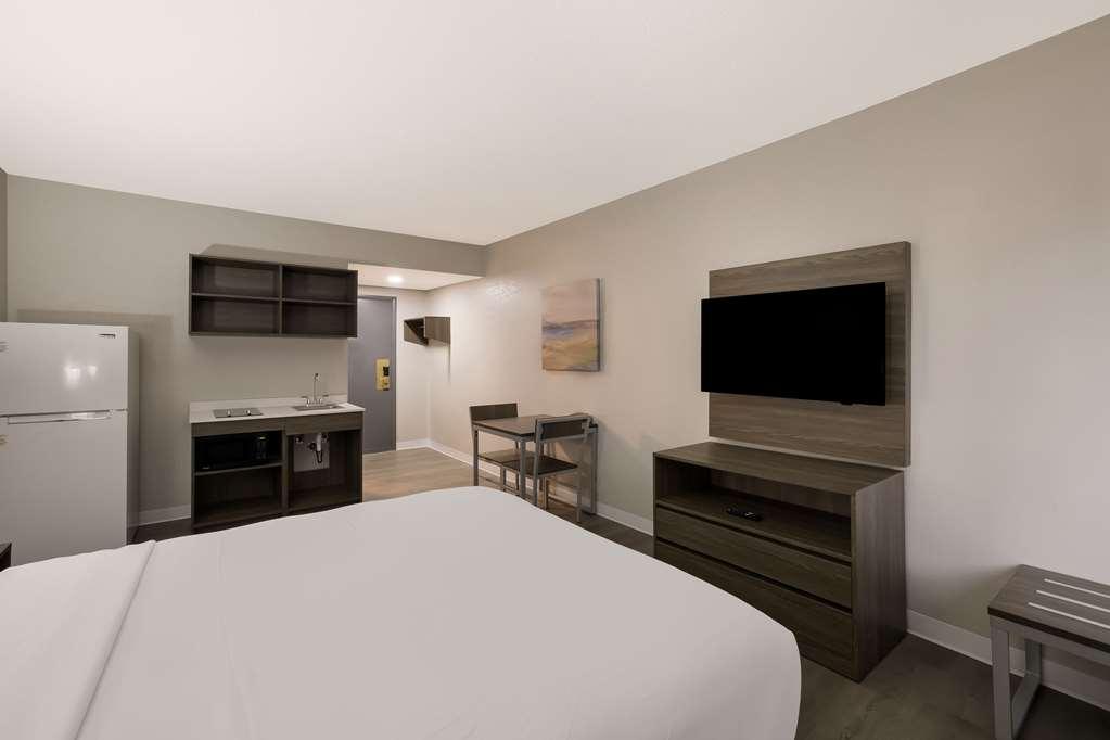 Hotel Suburban Airport