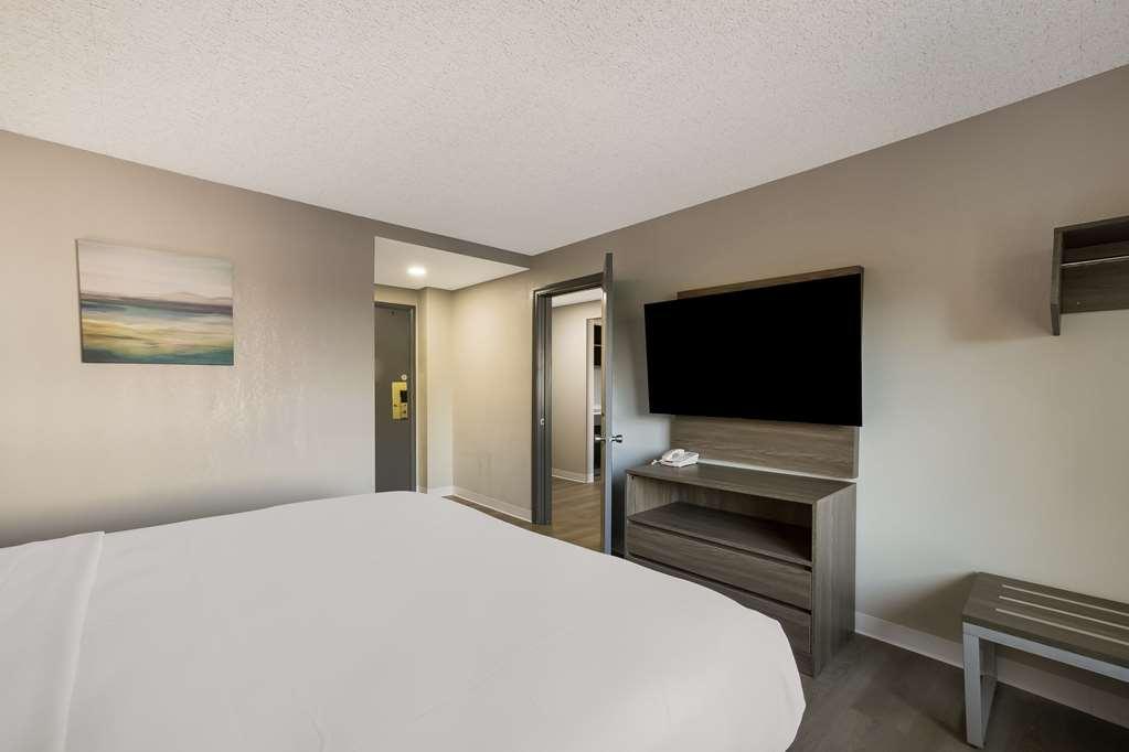 Suburban Airport Hotel *