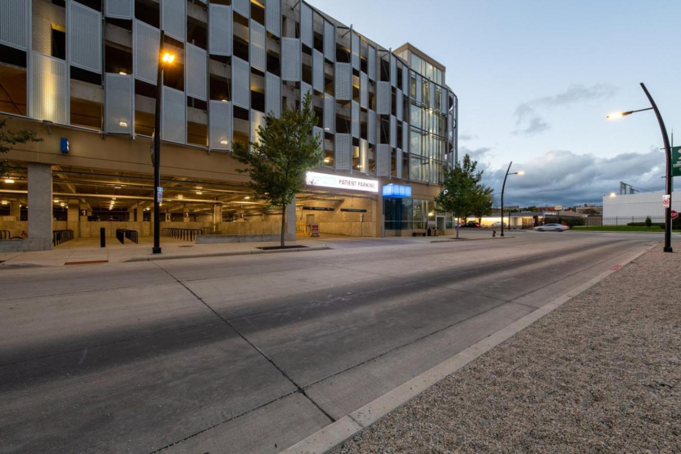 Apartment Flexhome Skywalk To Fiserv U10 With Rooftop, Gym, And Parking *