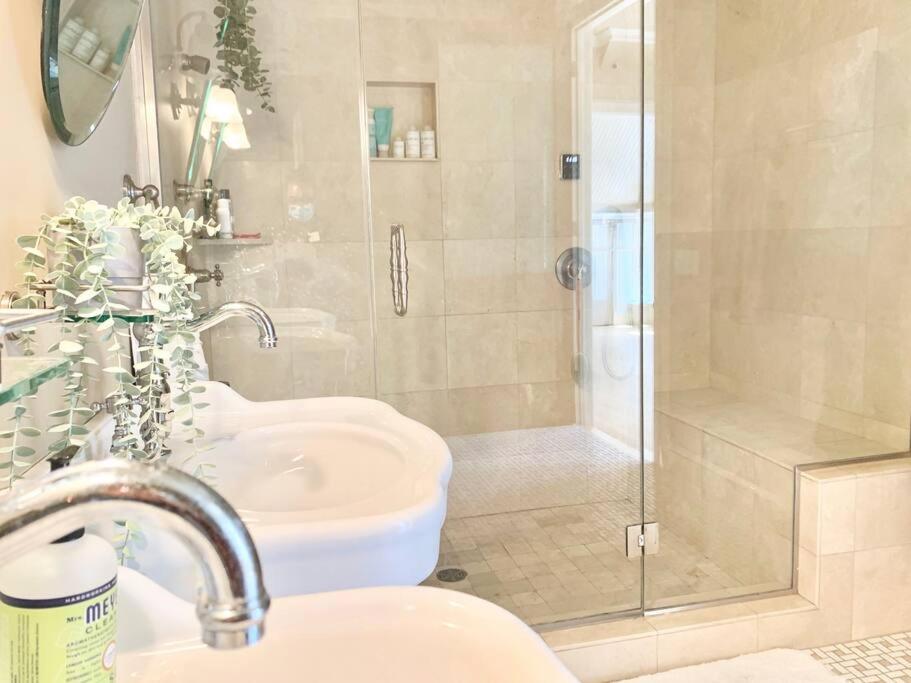 Modern Vintage Vibe Apartment Milwaukee