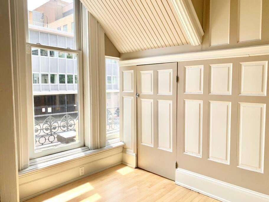 Apartment Modern Vintage Vibe Milwaukee
