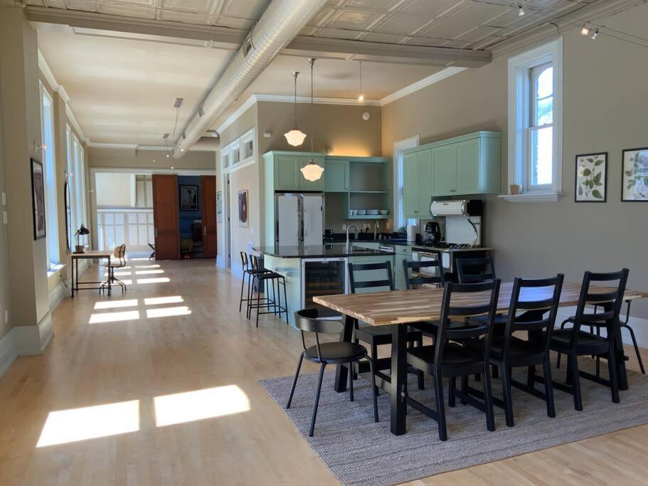 Apartment Modern Vintage Vibe Milwaukee