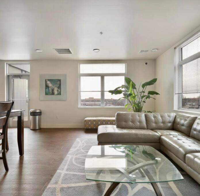 Riverside Plaza Blue Apartment Milwaukee