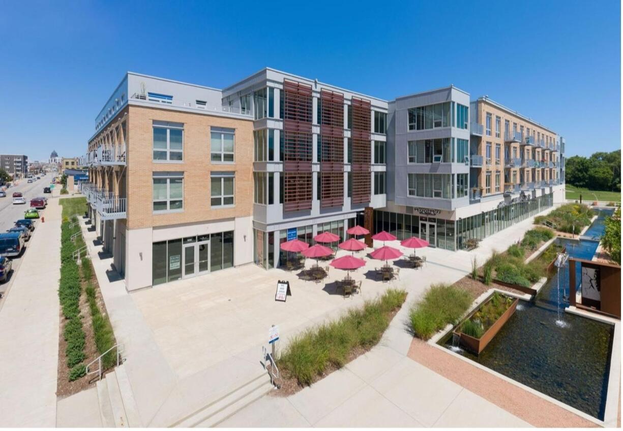 Riverside Plaza Blue Apartment