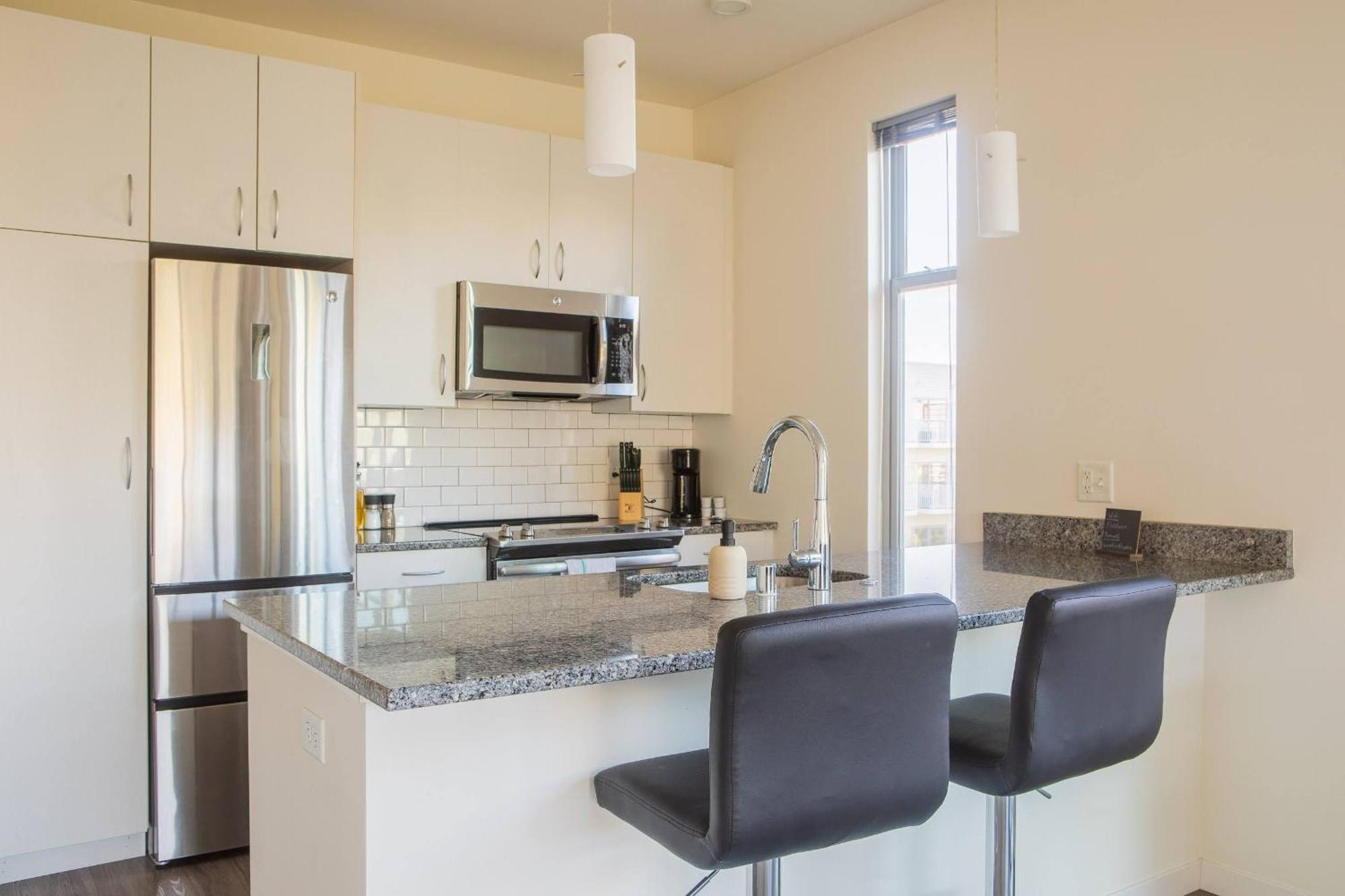 Apartment Flexhome East Side 1br Ec1 - Near Brady And Fiserv With Balcony *