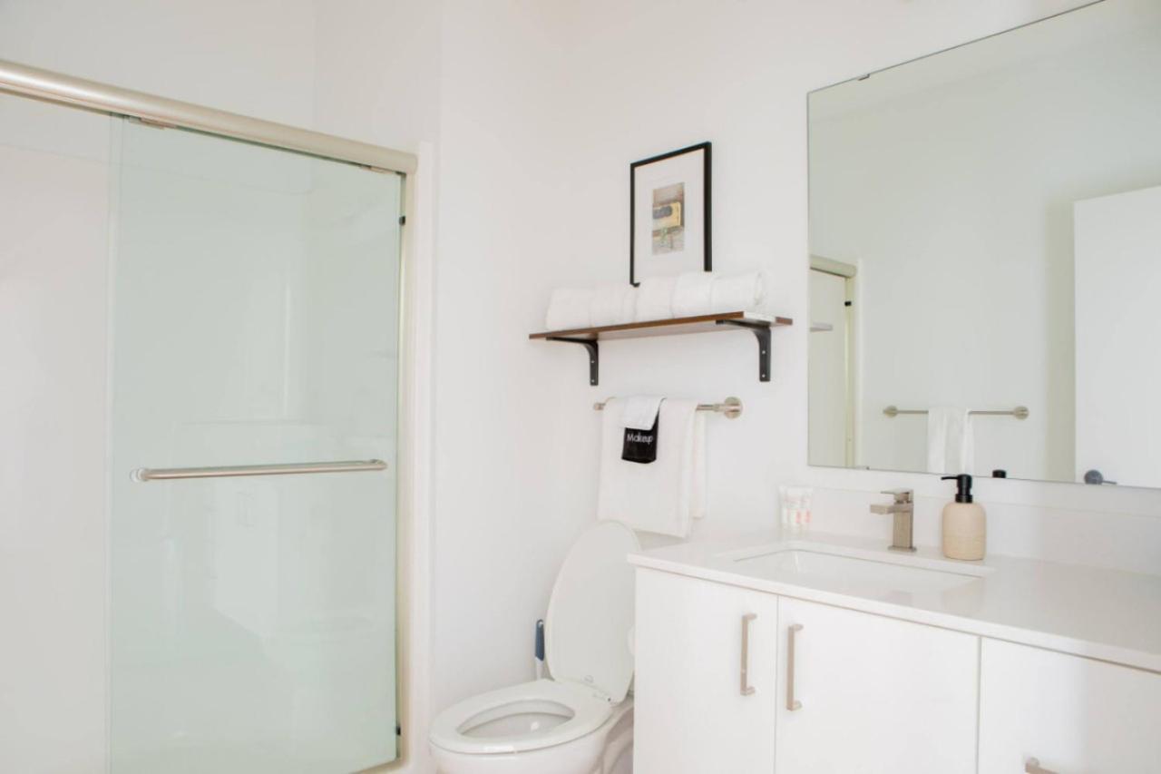 Modern East Side 1br With Balcony, Pool, And Gym Apartment Milwaukee