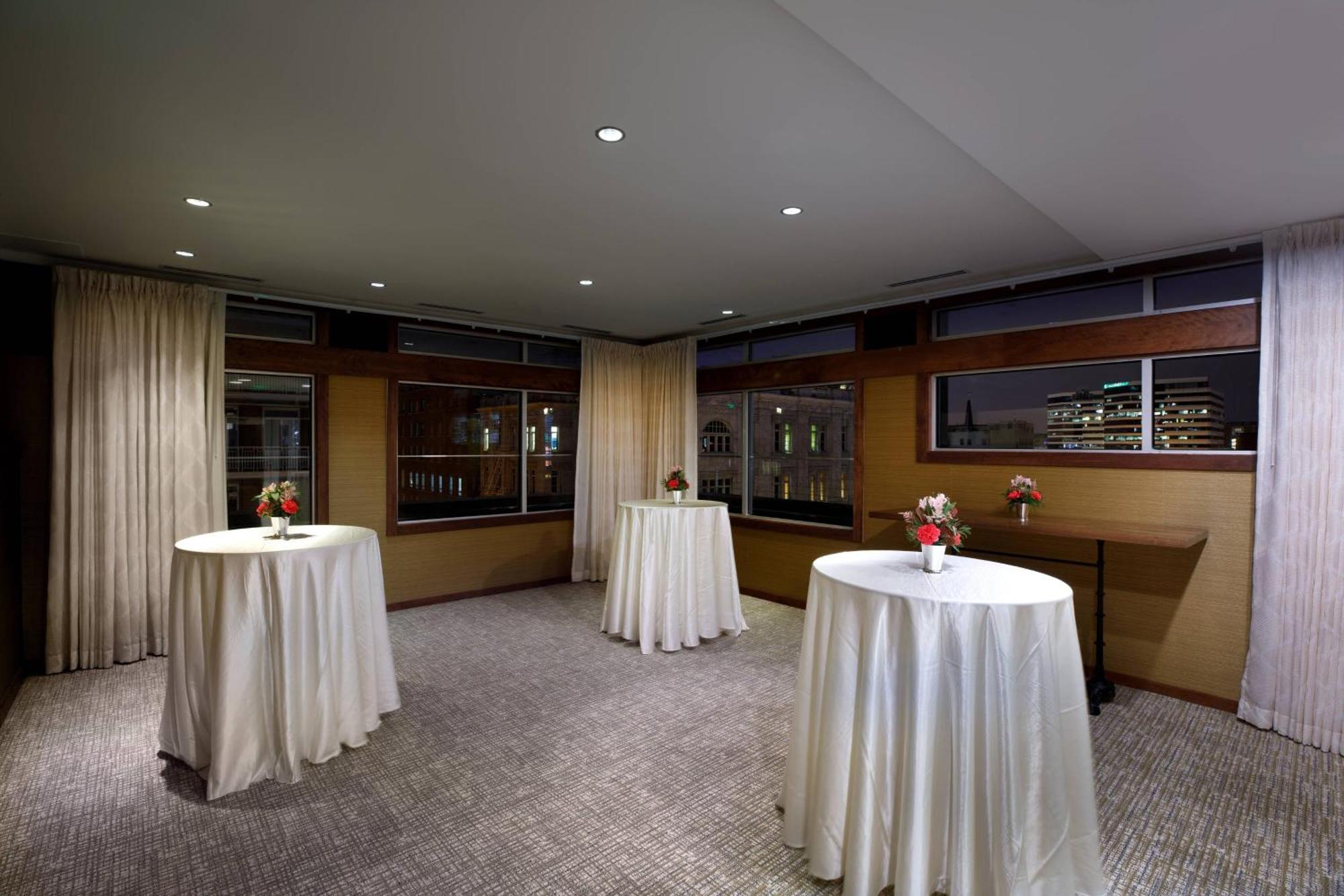 Metro, Autograph Collection Hotel 4*