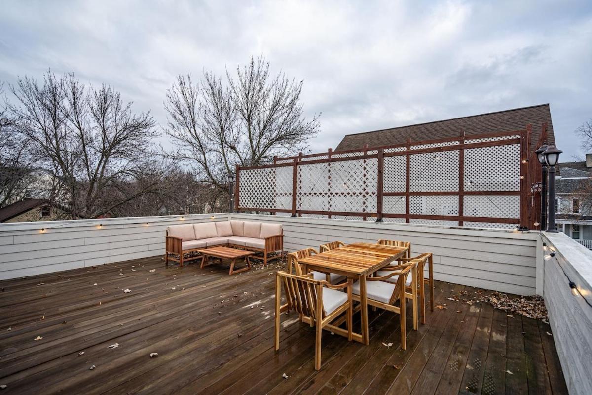 1mile To Dt Rooftop Deck Gym Fireplace Holiday home *