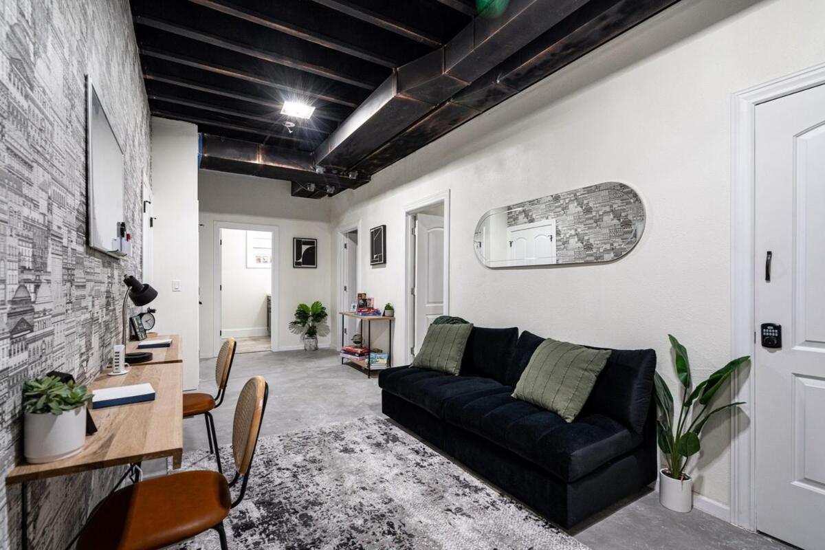 1mile To Dt Rooftop Deck Gym Fireplace *