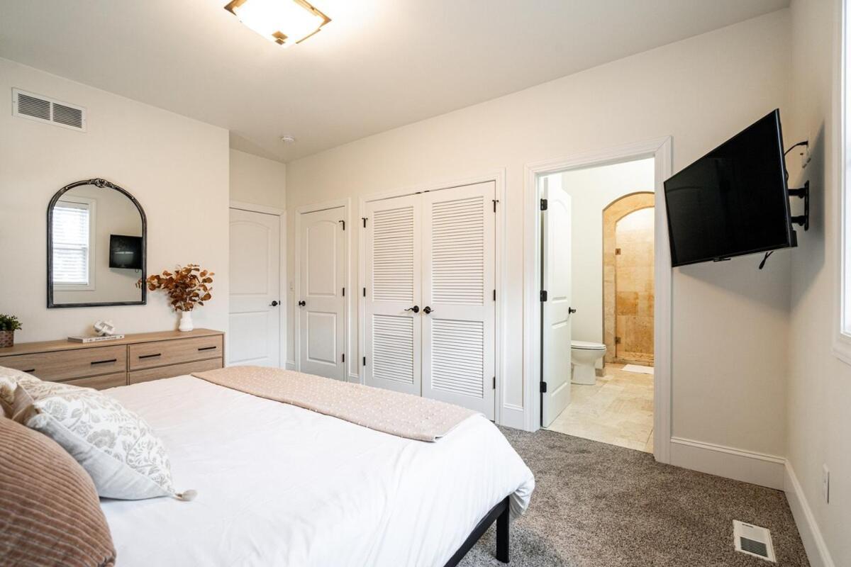 Holiday home 1mile To Dt Rooftop Deck Gym Fireplace *
