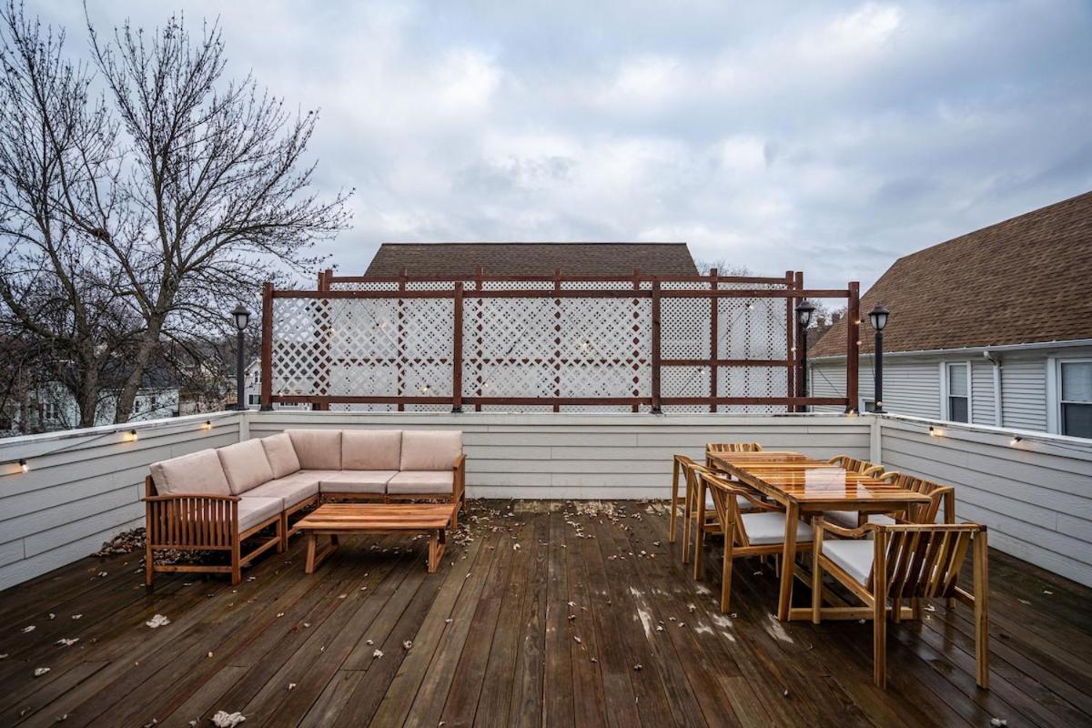 Holiday home 1mile To Dt Rooftop Deck Gym Fireplace Milwaukee