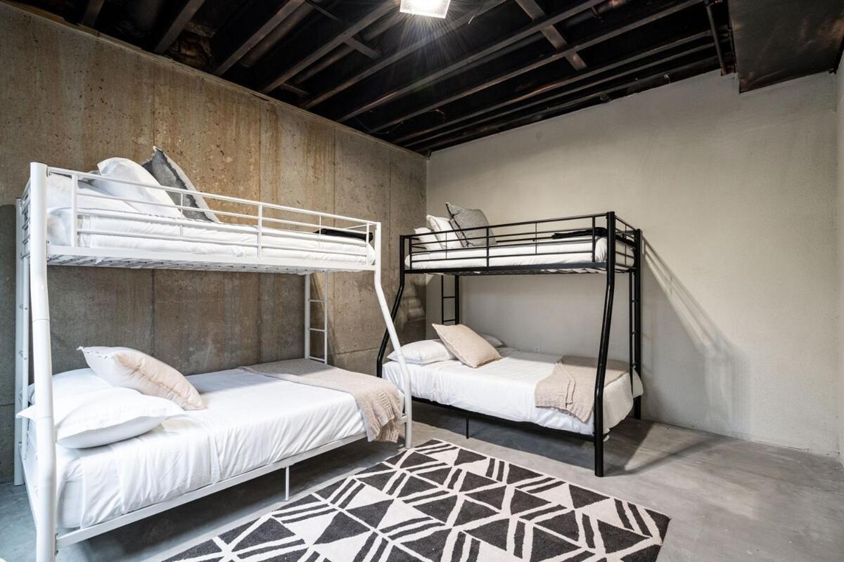 Holiday home 1mile To Dt Rooftop Deck Gym Fireplace